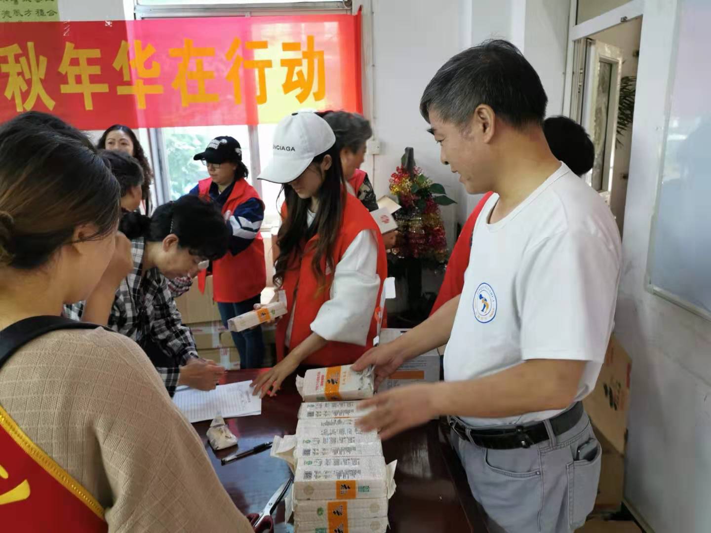 庆国庆 迎重阳 ?关爱老人进社区 ?