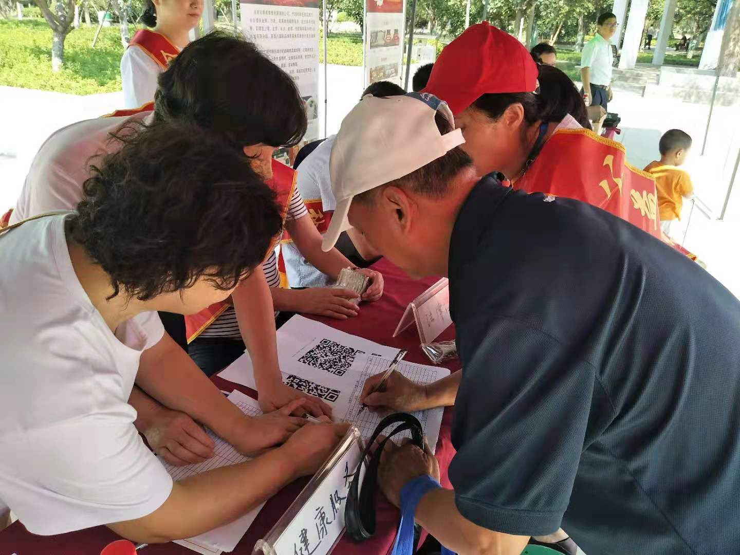 庆国庆 迎重阳 ?关爱老人进社区 ?