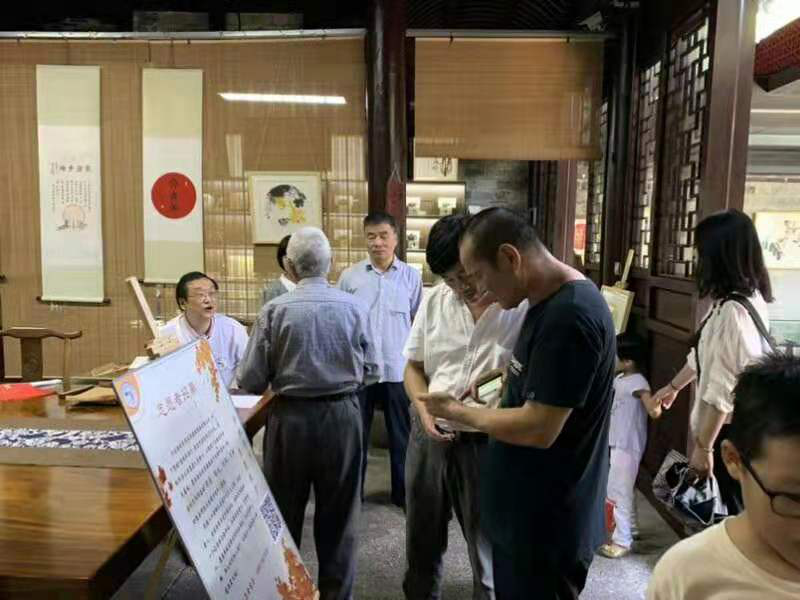 “欢度国庆迎重阳，关爱老人在月湖”活动报道